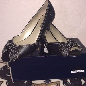 NEW Women’s Blk Pumps size10 Excellent condition.